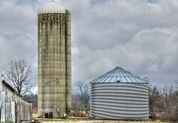 old, sinking grain bin to be lifted with bin jacking